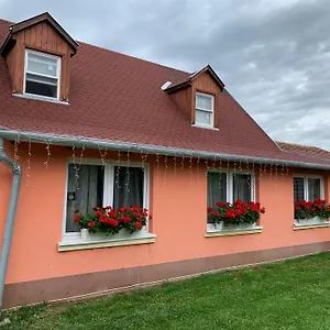 Airport16 Bed & Breakfast Vecses
